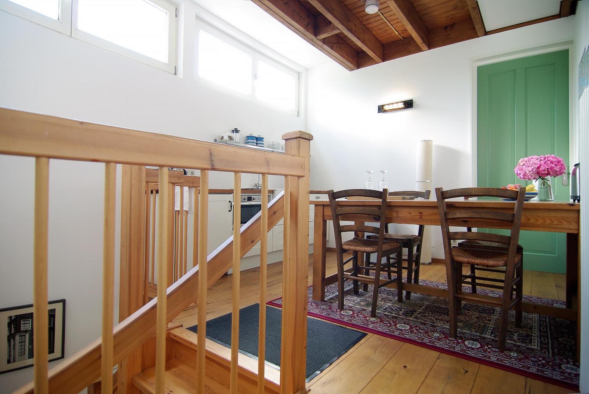 Tranquil Wooden House With Free Parking Homestay *