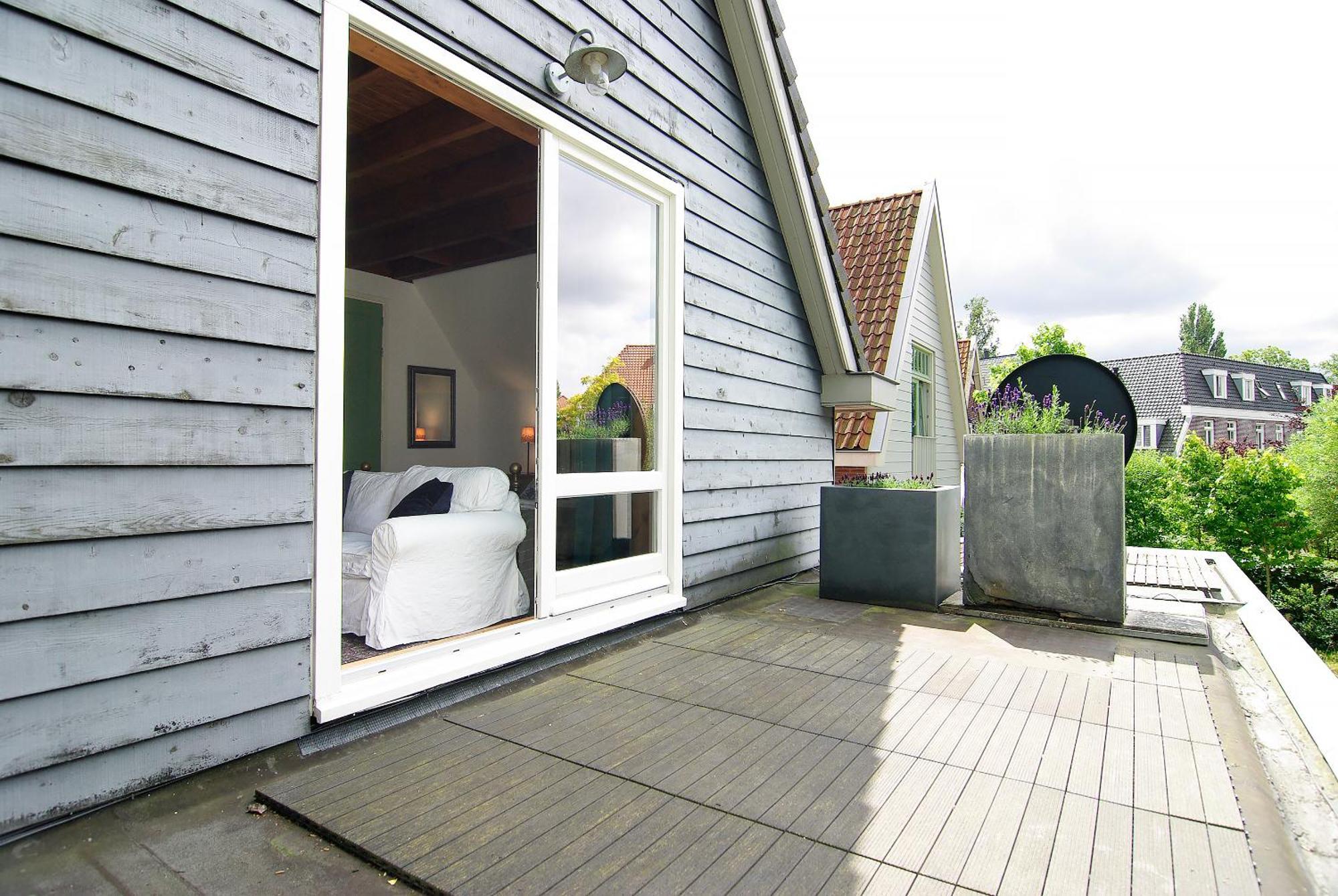 Tranquil Wooden House With Free Parking Homestay Amsterdam