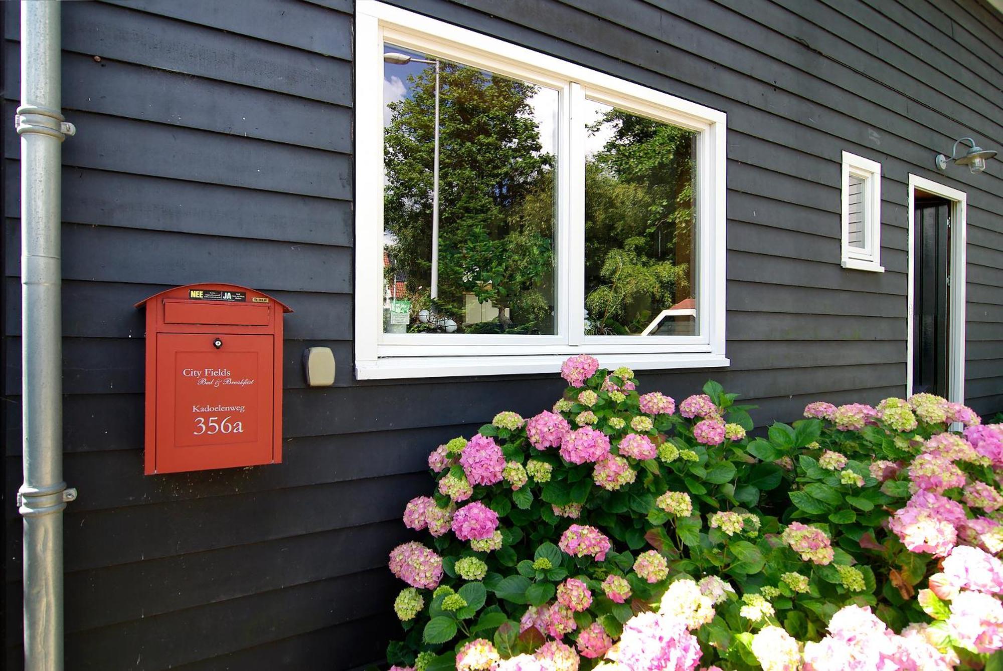 Homestay Tranquil Wooden House With Free Parking