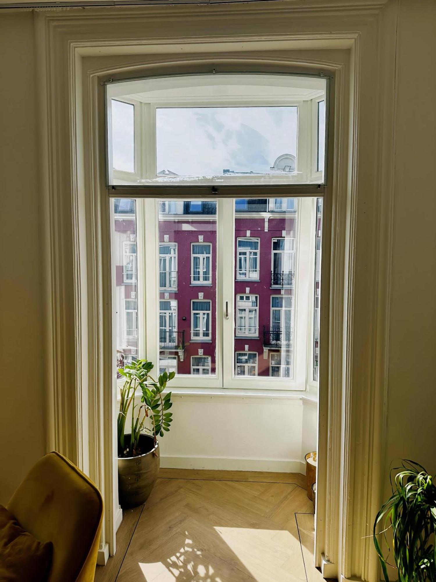 Apartment Beautiful In The Heart Of Amsterdam!