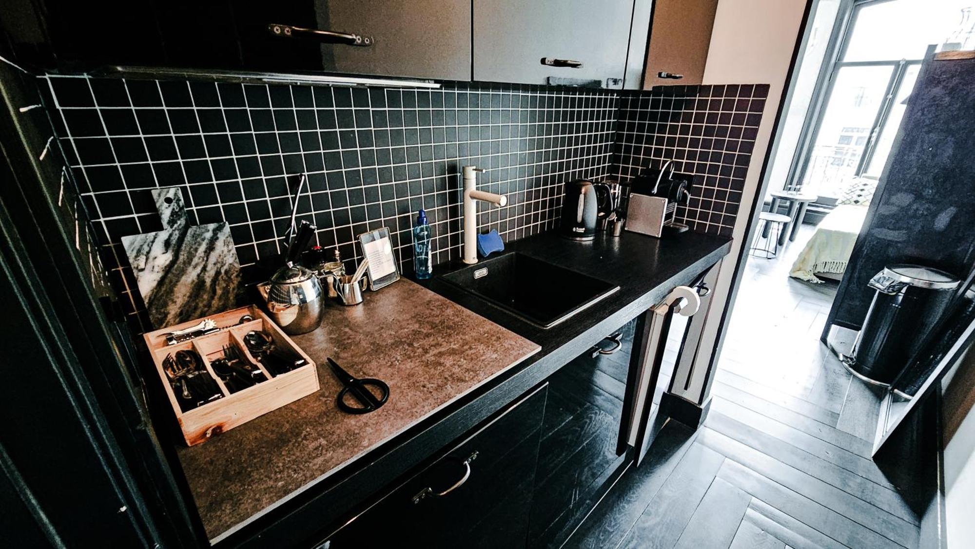 Bed & Breakfast The Black Beauty Private With Canal View From 1799