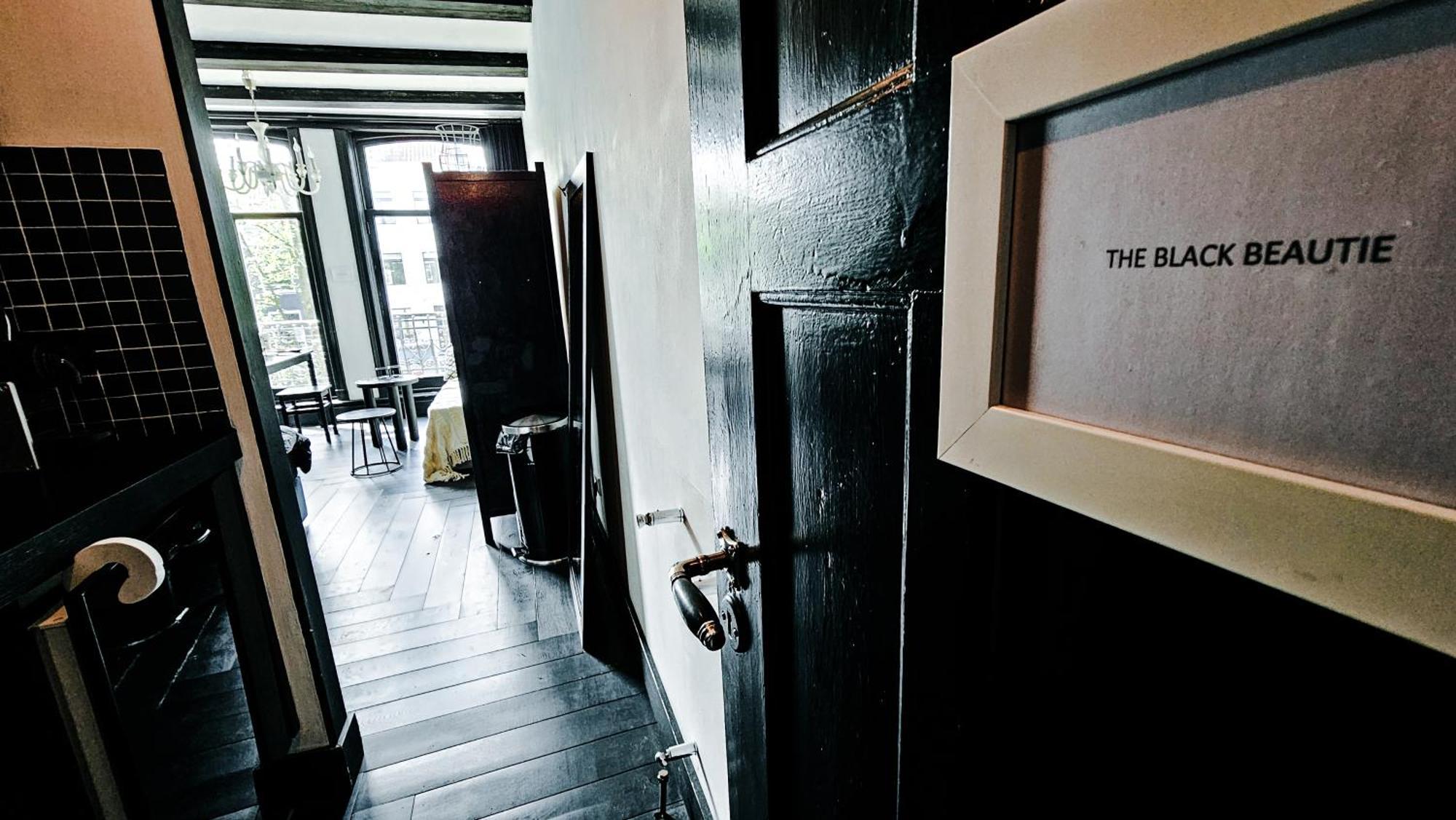 The Black Beauty Private With Canal View From 1799 Bed & Breakfast Amsterdam