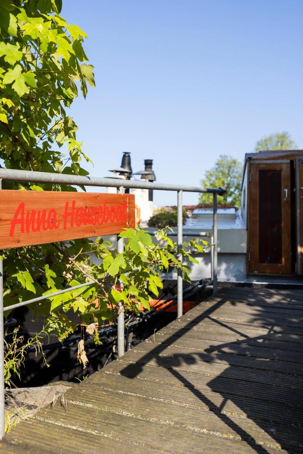 Botel Anna Houseboat Amsterdam