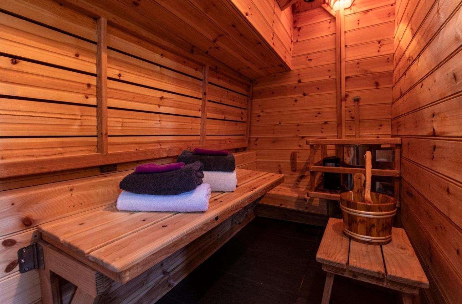 Anna Houseboat Amsterdam