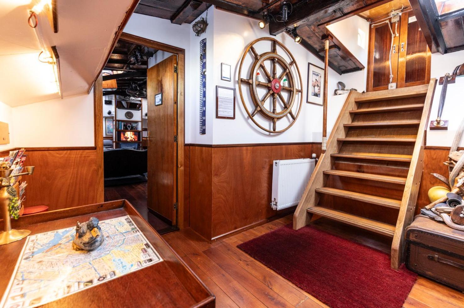 Anna Houseboat * Amsterdam