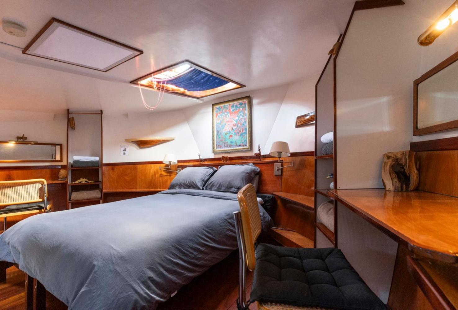 Botel Anna Houseboat Amsterdam