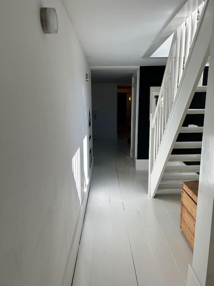 De Luxe Huisboot Villa