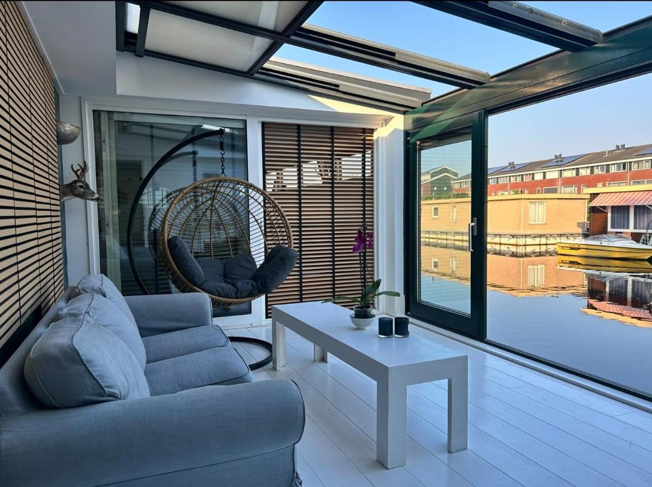 De Luxe Huisboot *