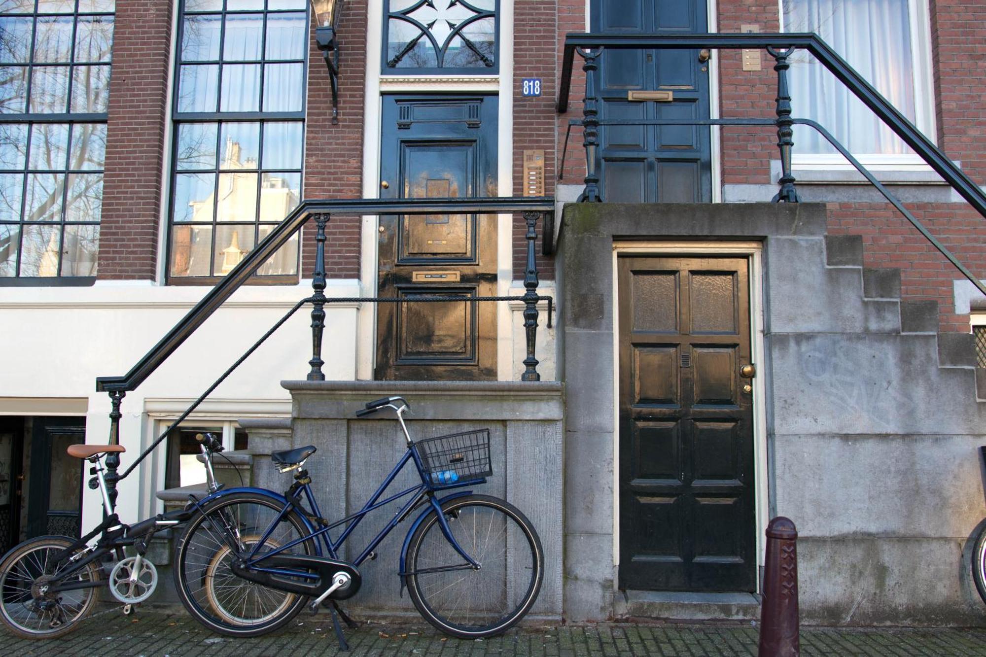 Apartment Canal