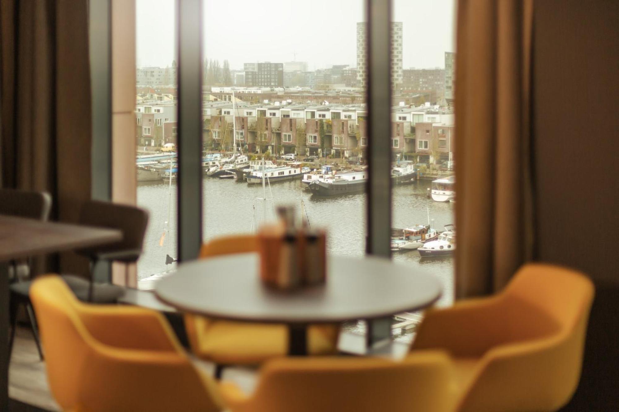 - The Niu, Fender 4* Amsterdam