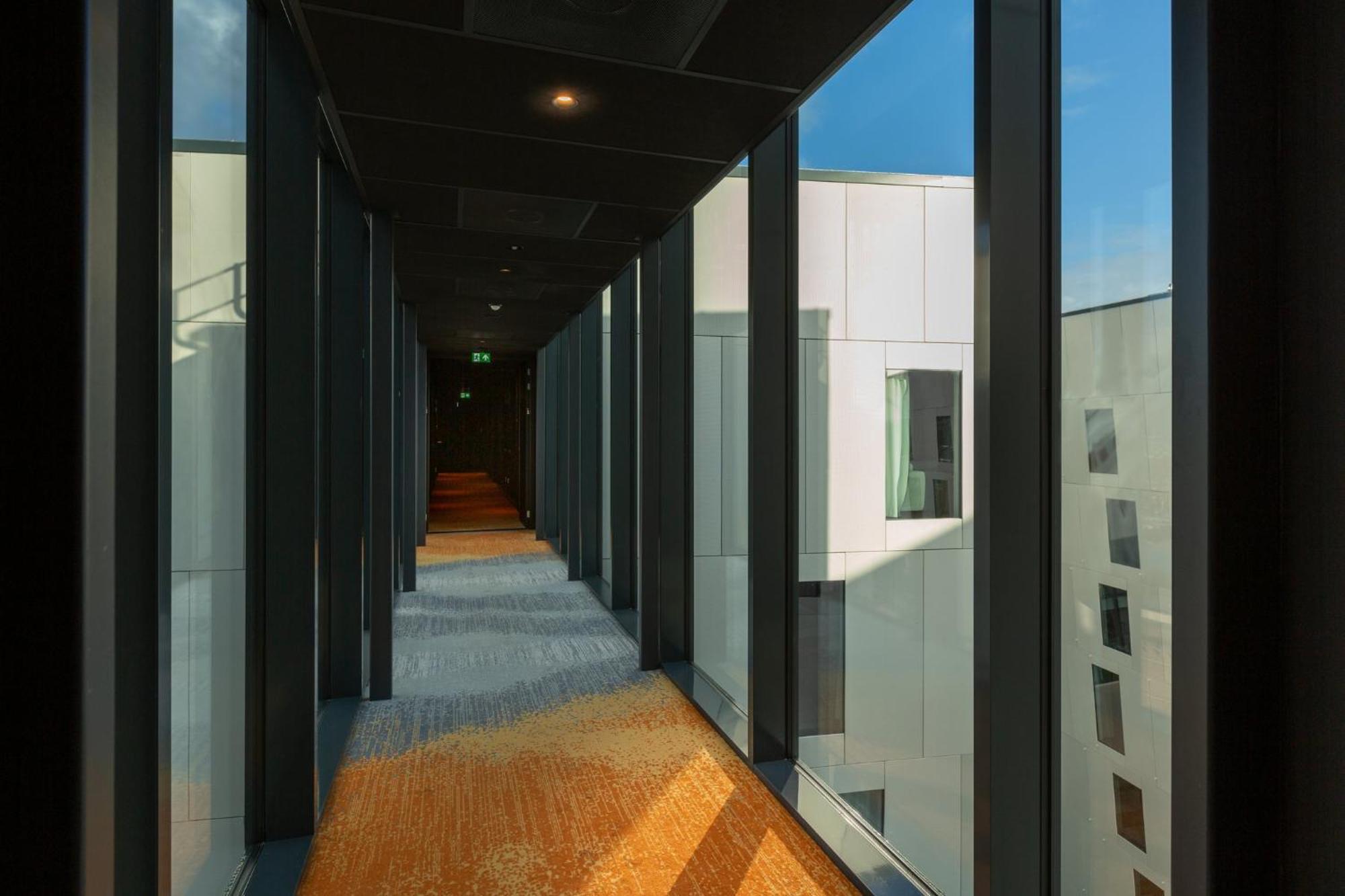 - The Niu, Fender Hotel Amsterdam