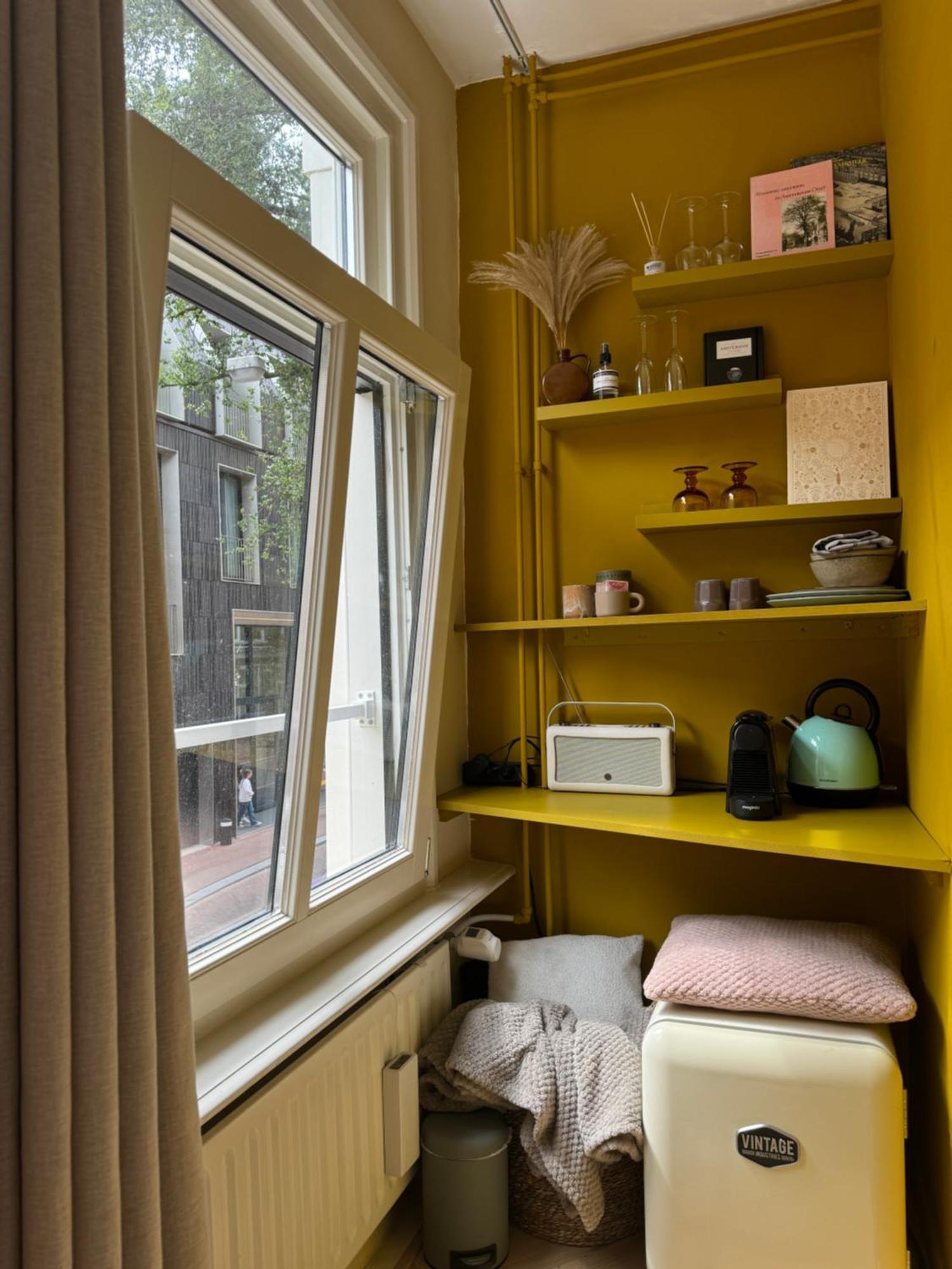 117 * Amsterdam