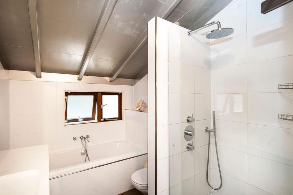 Private At Houseboat