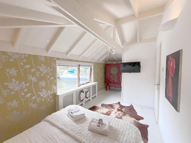 Private At Houseboat *