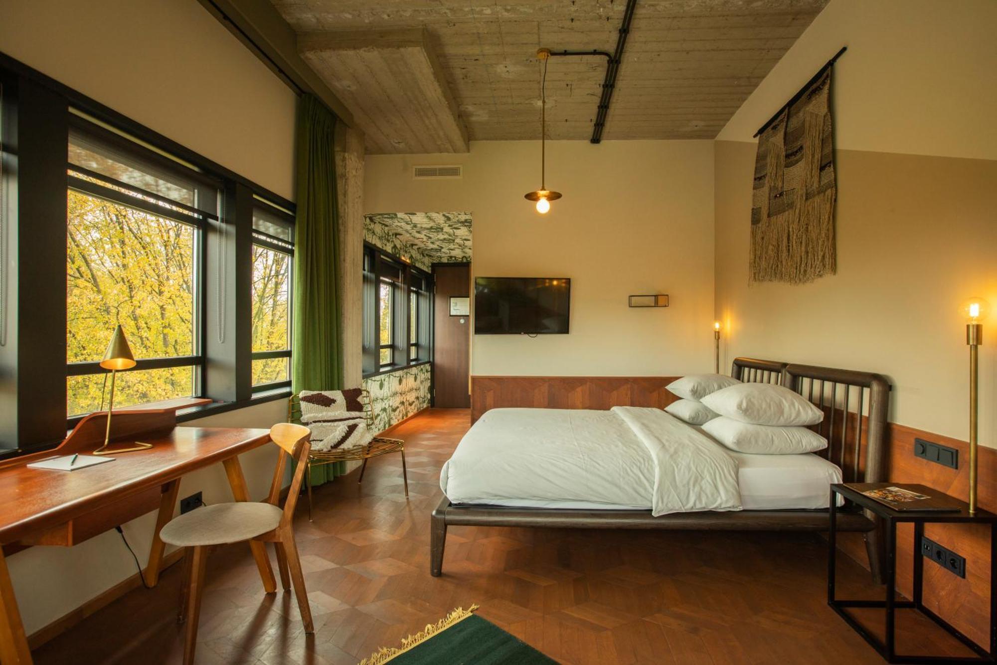 Hotel V Fizeaustraat 4*