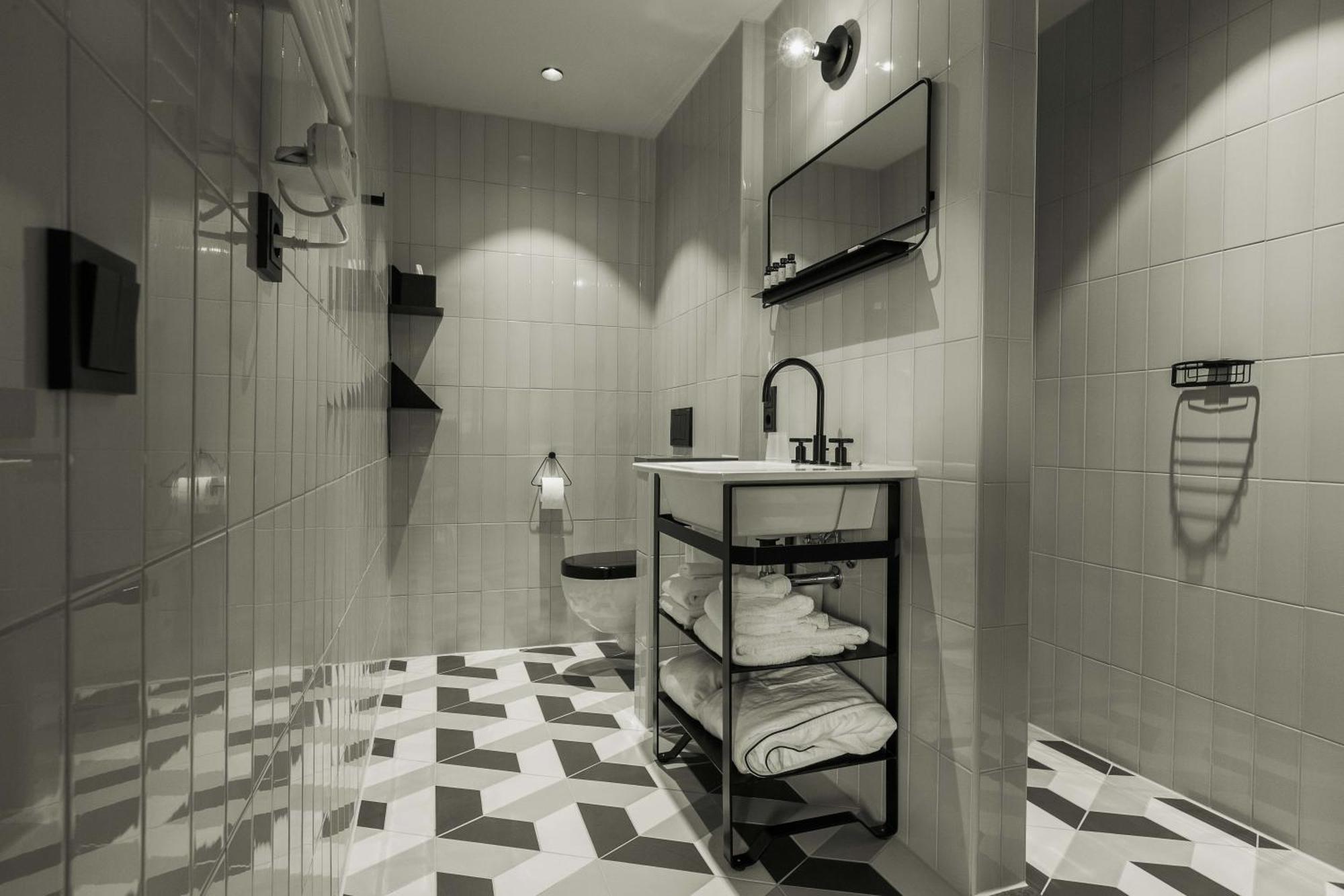 Hotel V Fizeaustraat 4*