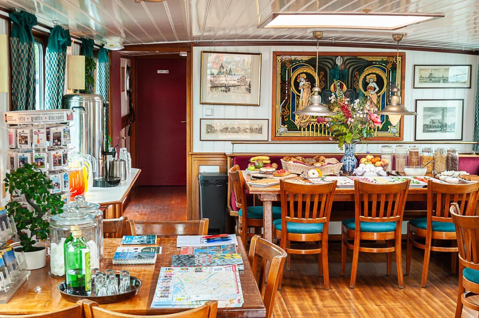 Hotelboat *