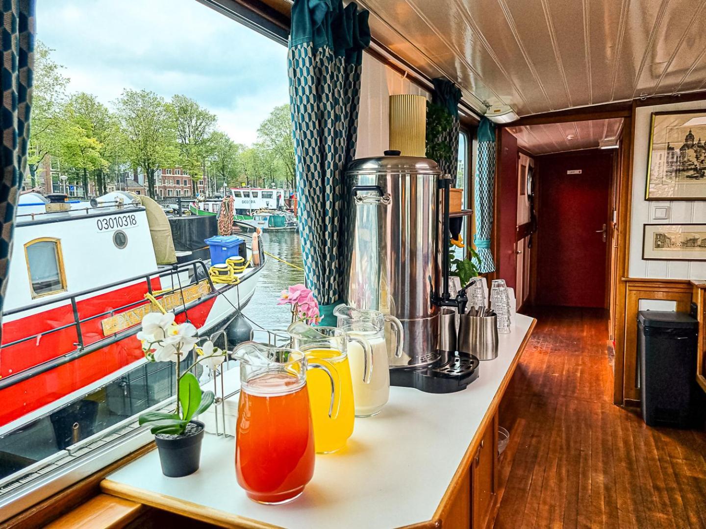 Hotelboat