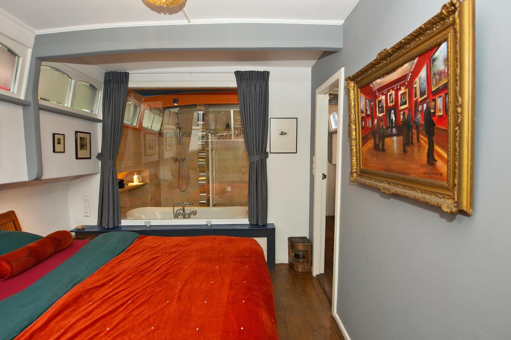 Bed & Breakfast Center - Houseboat By Captain Ricard