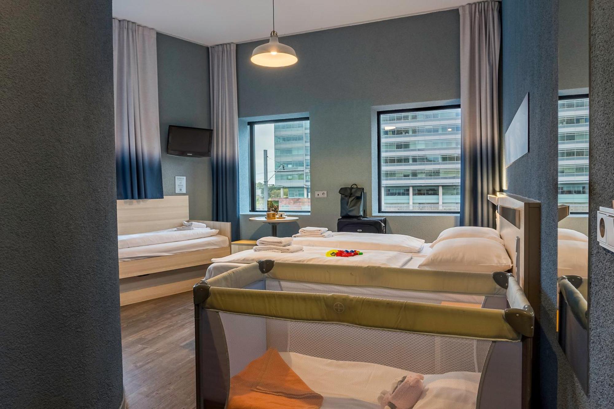 Meininger West Hotel 2*