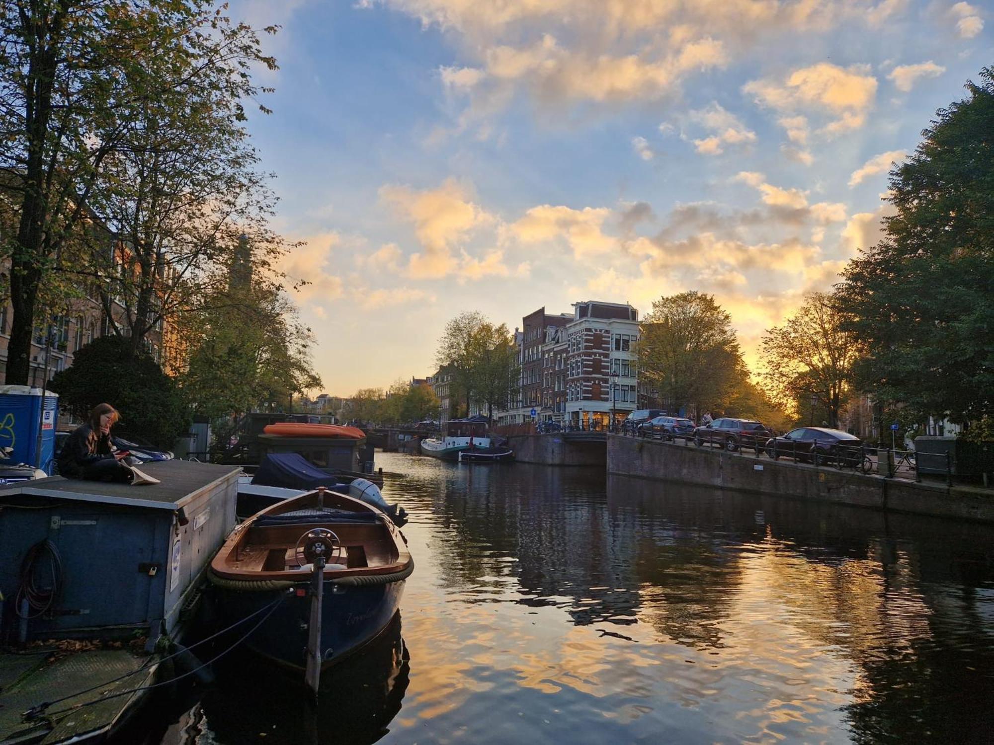 Pantheos Houseboat Amsterdam