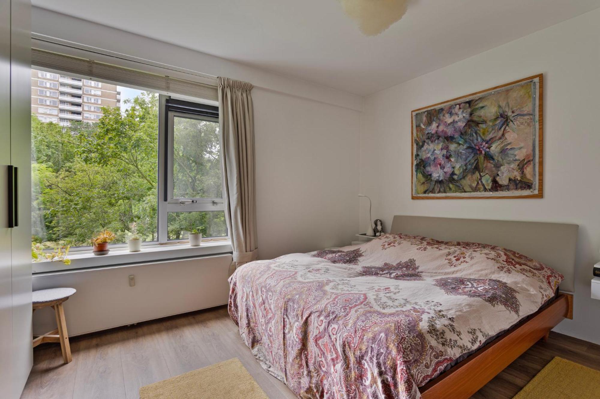 Cozy Retreat With Park Views And Free Parking *