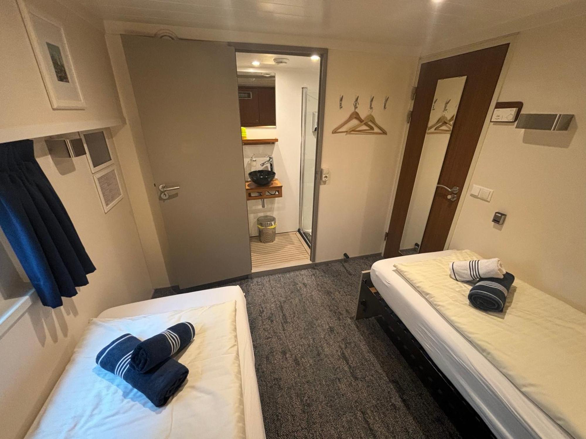 Hotelboat Iris Hotel