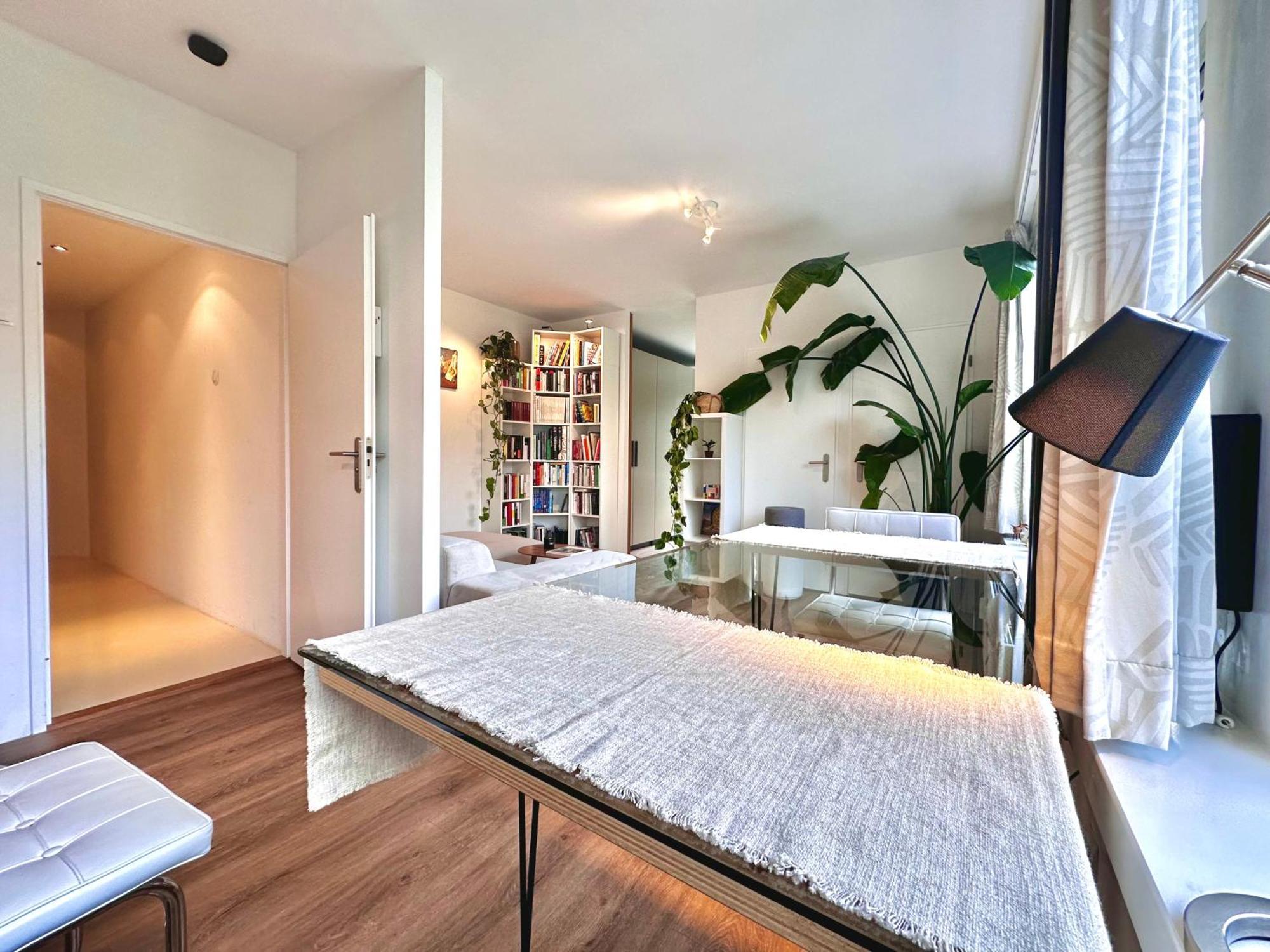 Cozy Retreat With Park Views And Free Parking