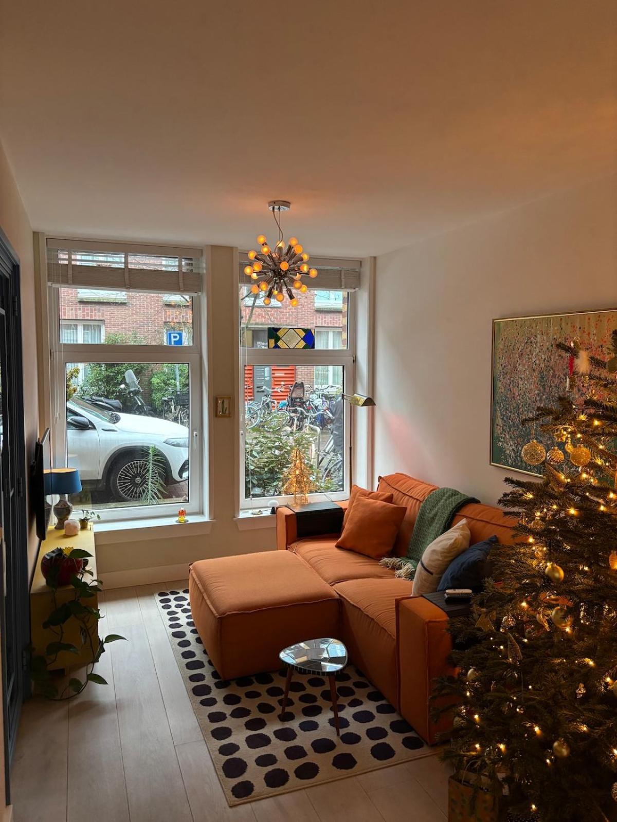 Stylish & Colorful With Large Garden! Apartment *