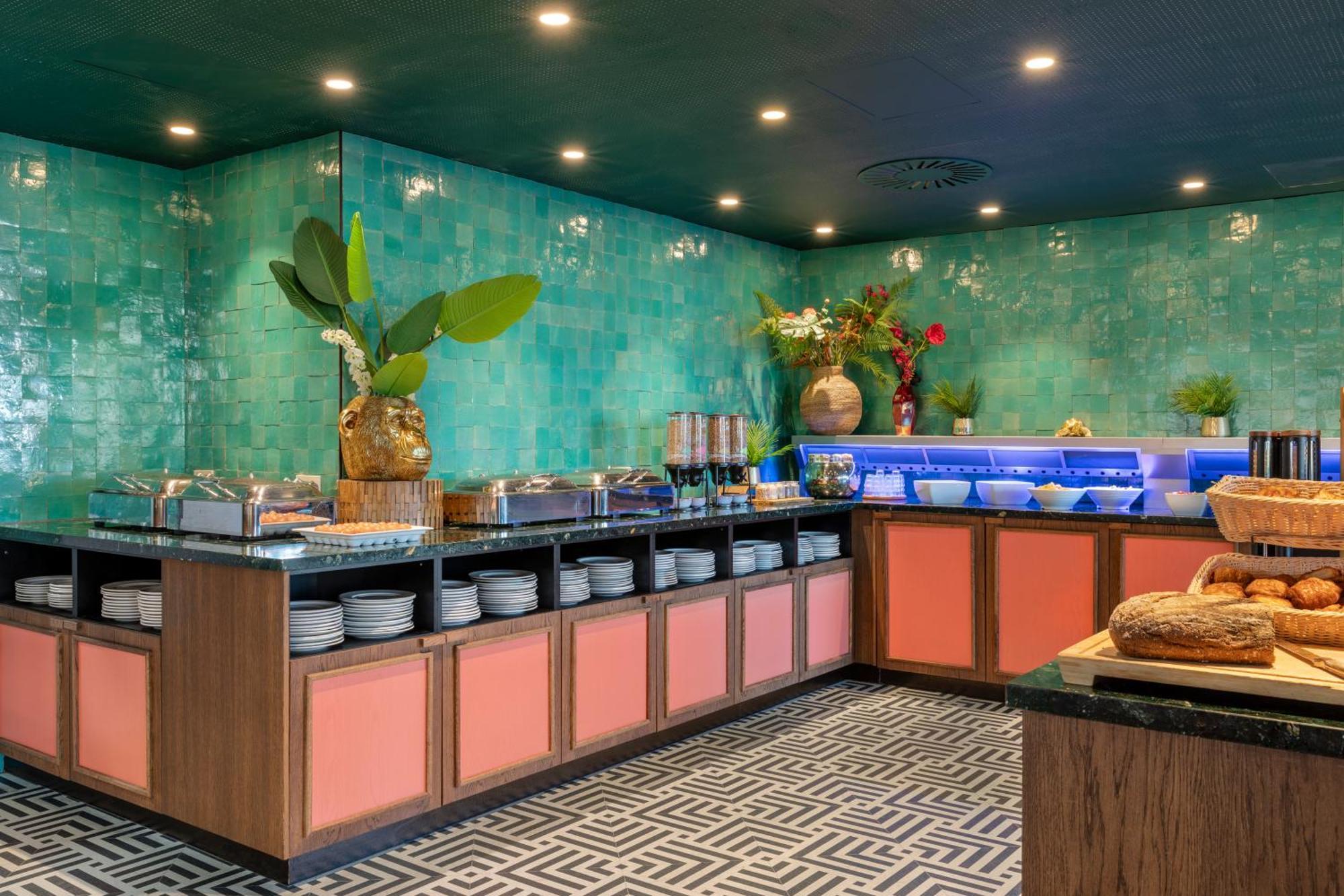 Hotel Corendon New-west, A Tribute Portfolio