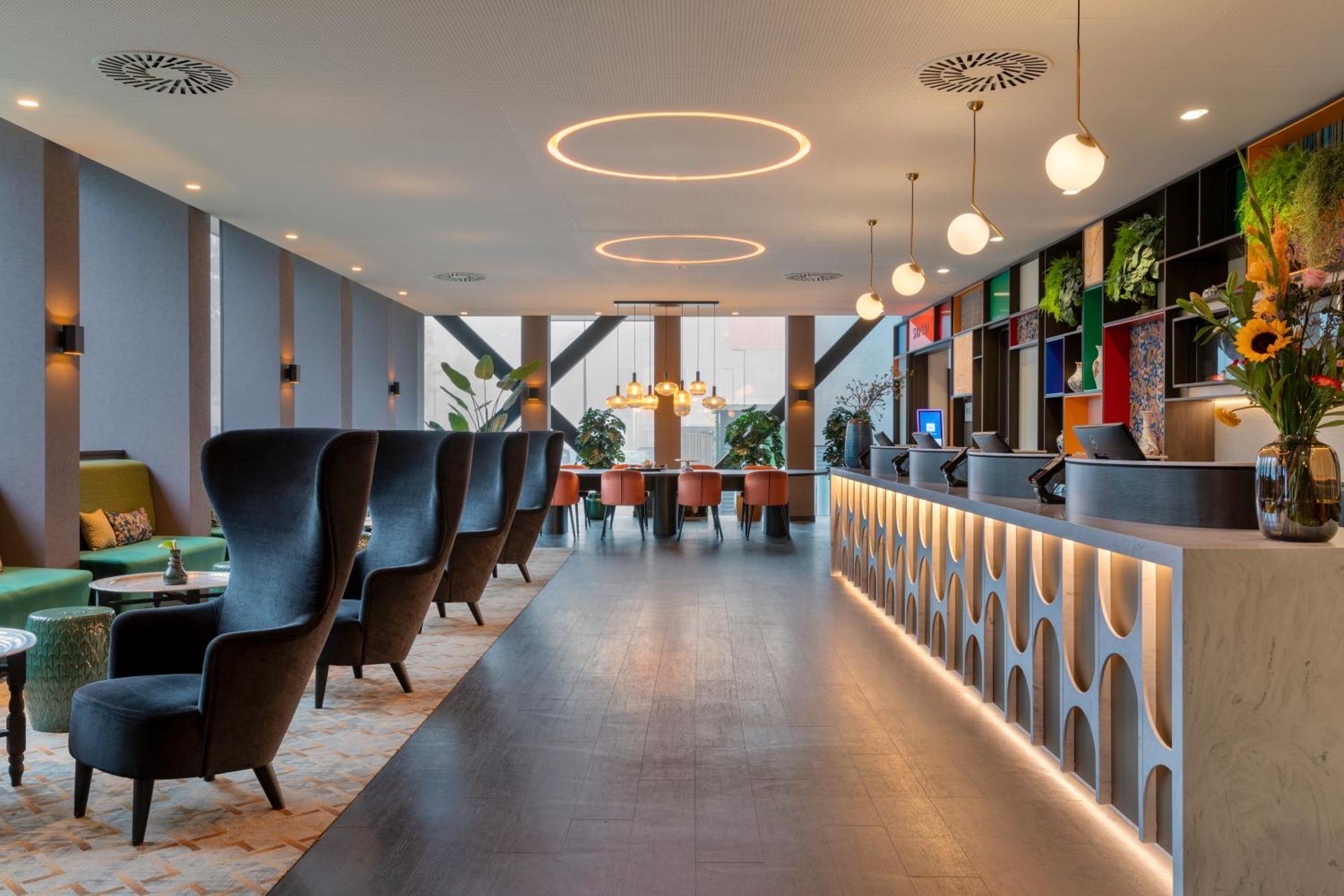 Corendon New-west, A Tribute Portfolio Amsterdam
