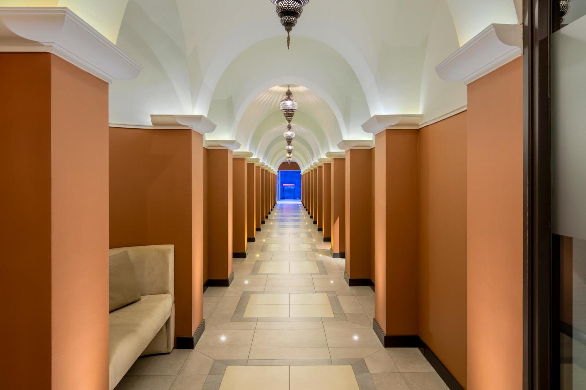 Hotel Corendon New-west, A Tribute Portfolio