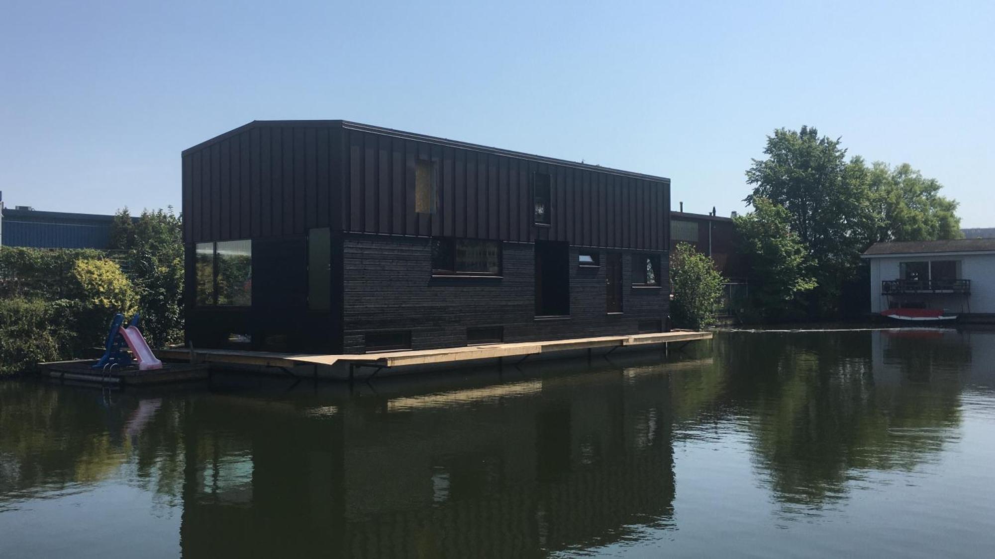 T Verkeren - Houseboat