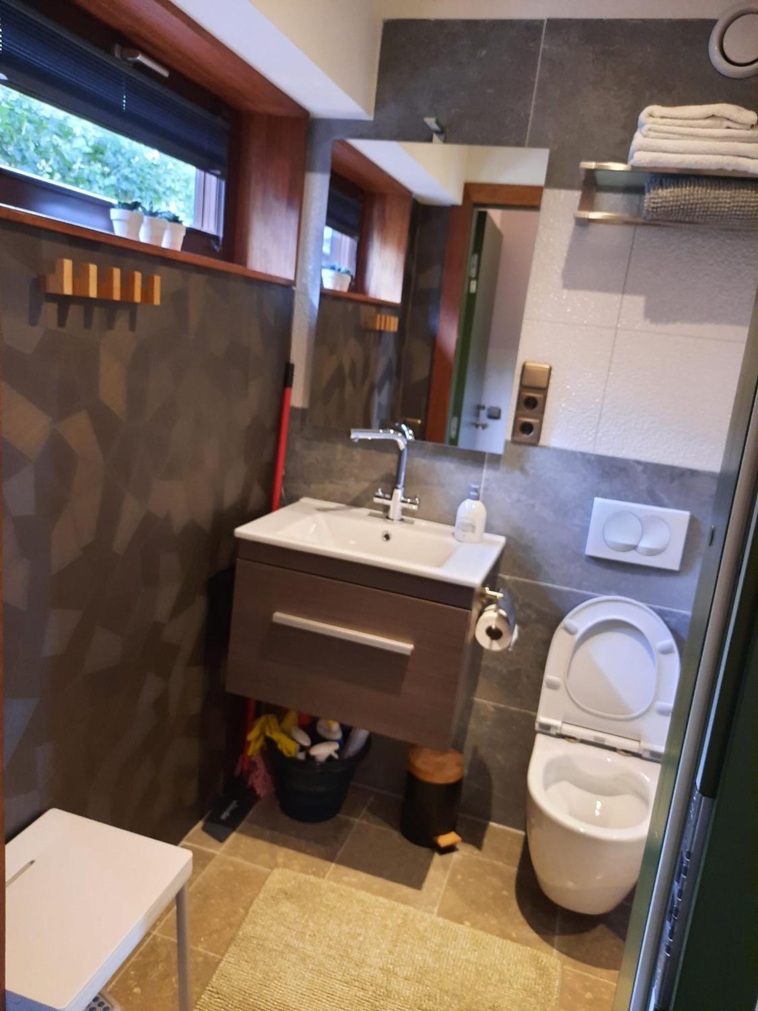 T Verkeren - Houseboat