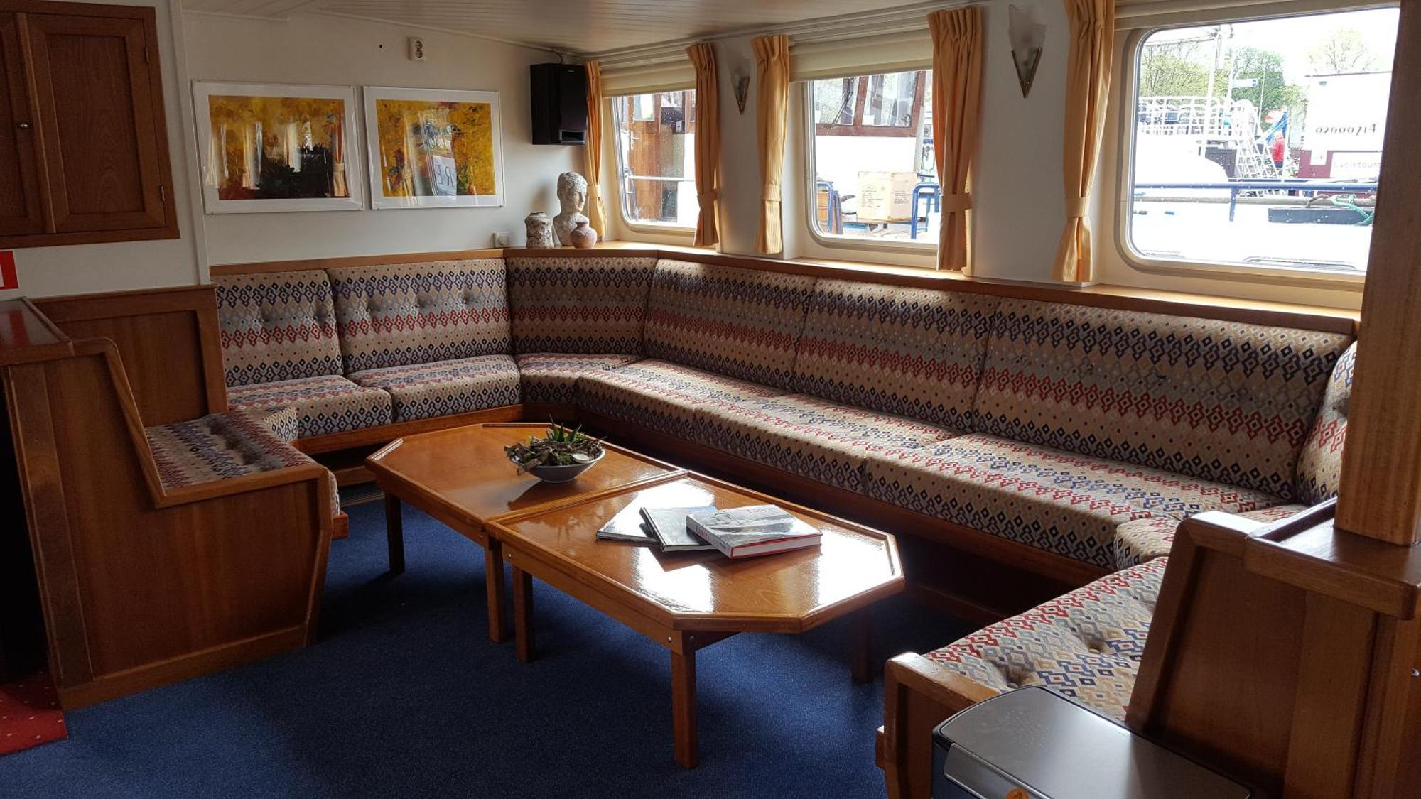 Hotel Sailing