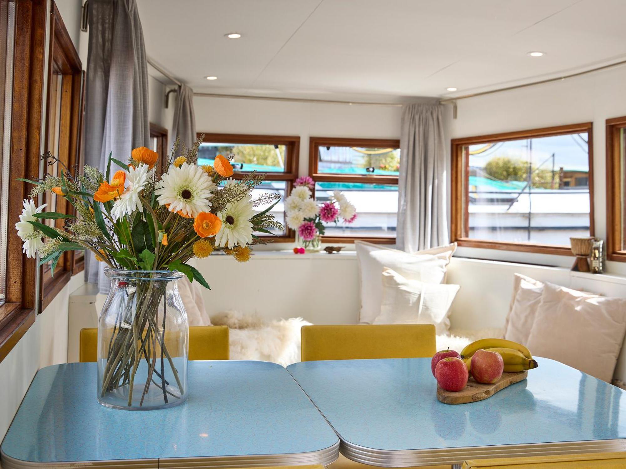 Botel Your Houseboat