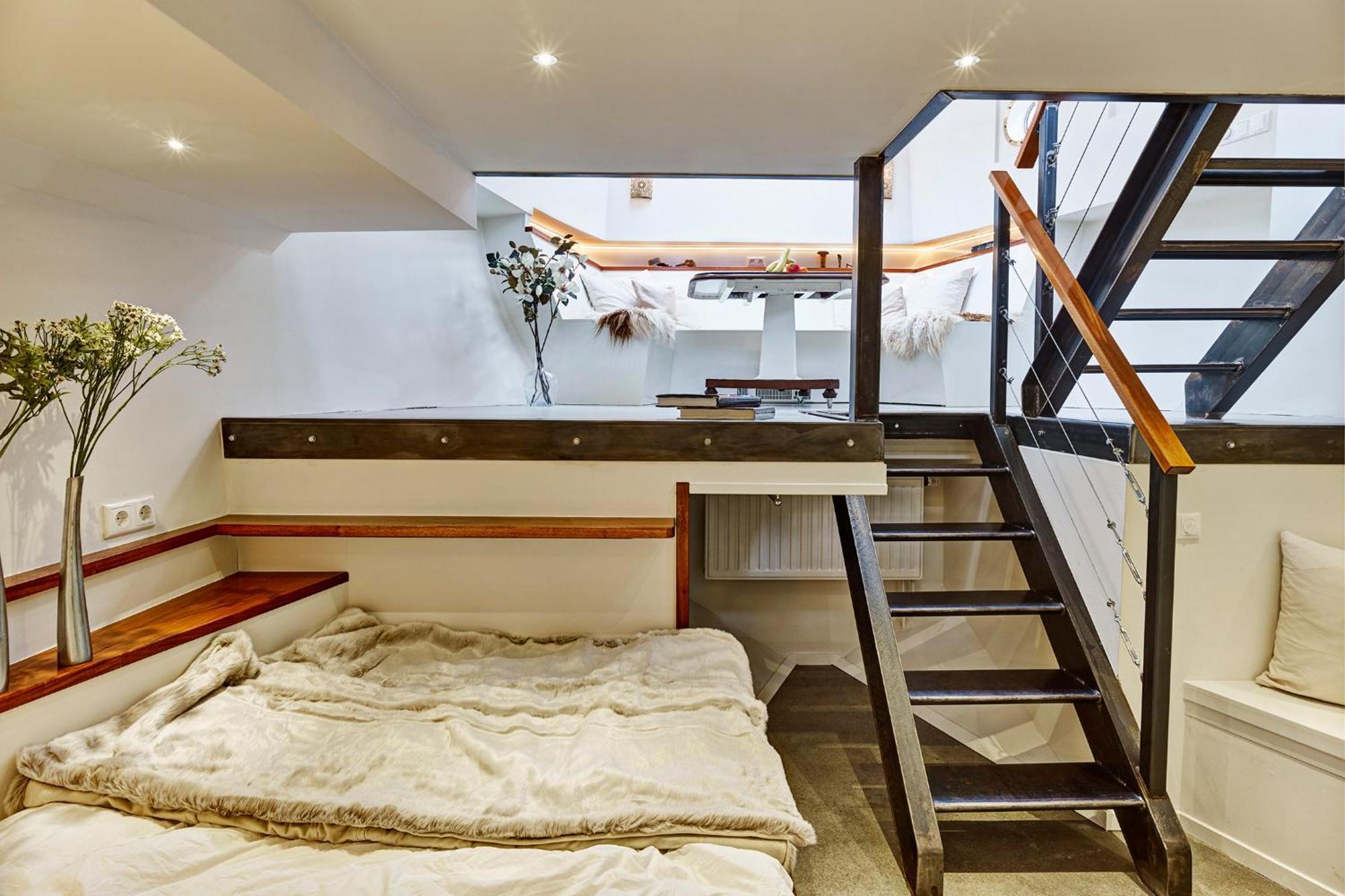 Your Houseboat * Amsterdam