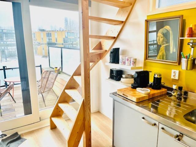 Bed & Breakfast Houseboat With Canalview And Free Bikes Amsterdam