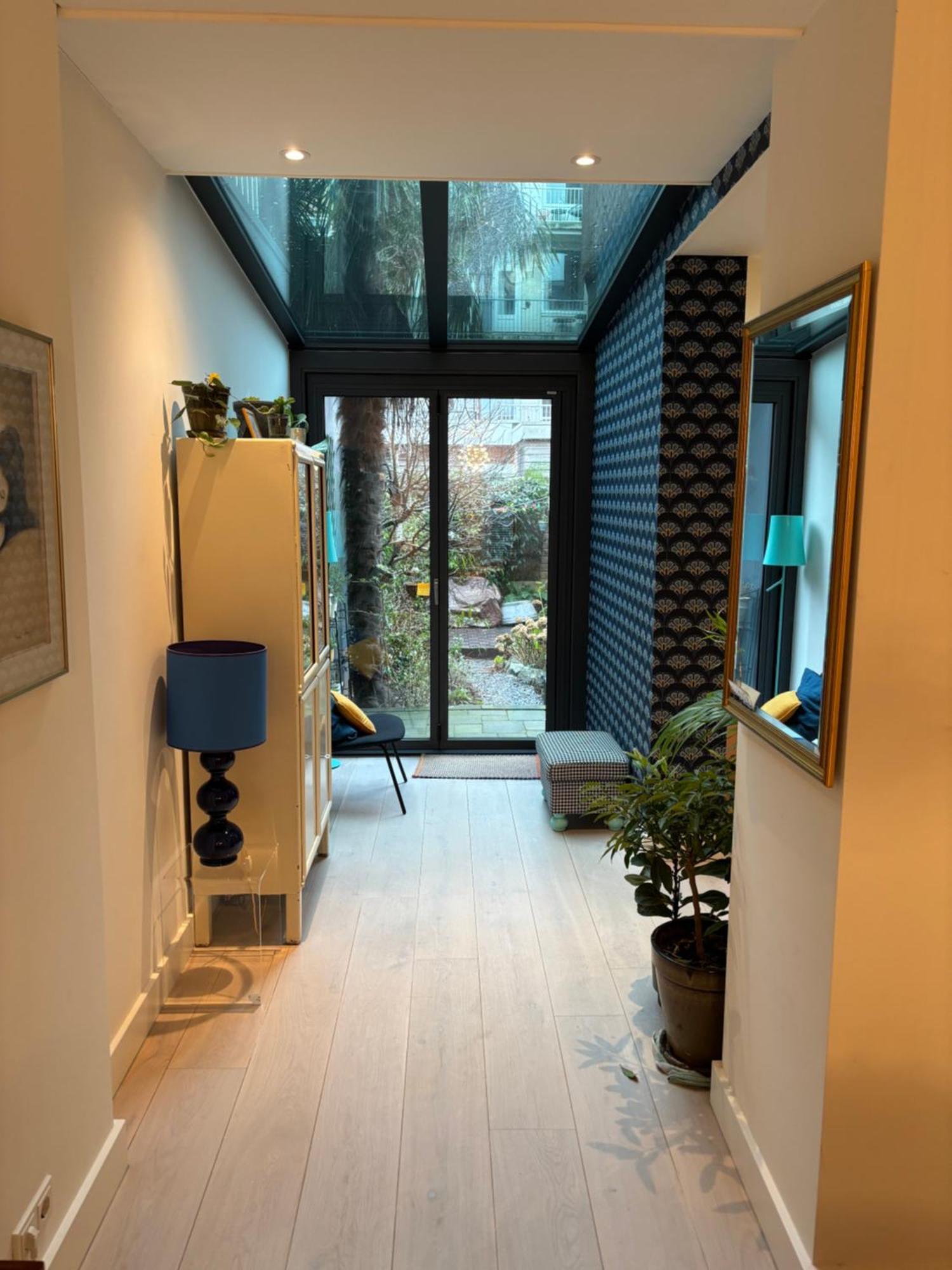 Stylish & Colorful With Large Garden! Apartment *