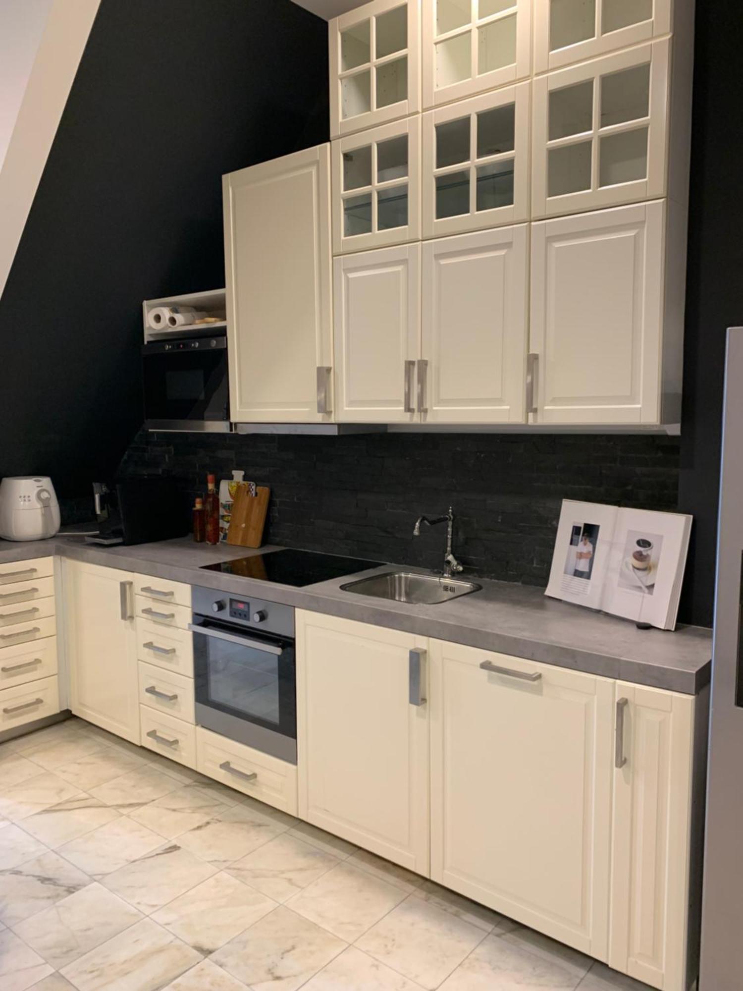 Unique Royal Basement Apartment *