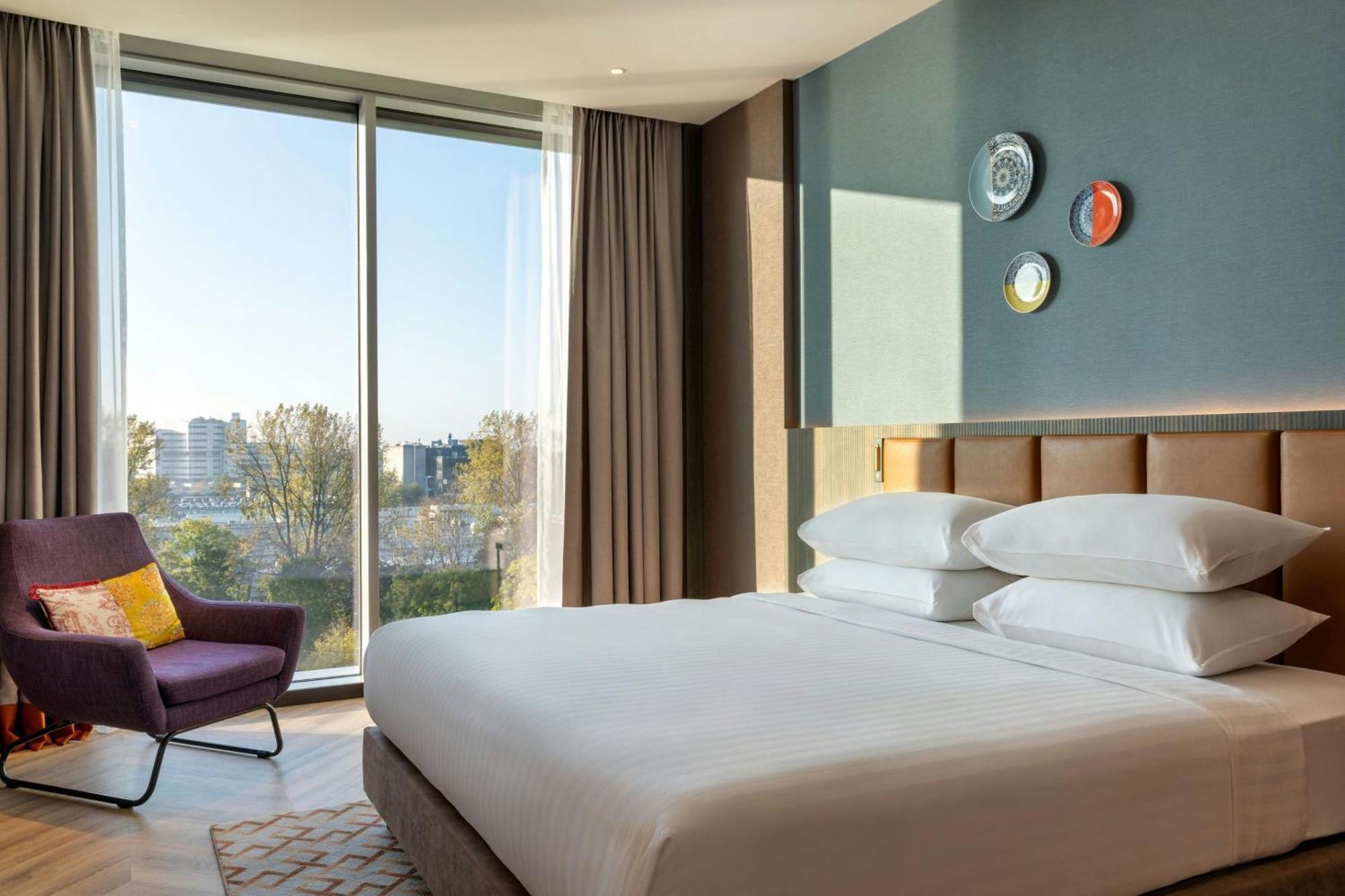 Corendon New-west, A Tribute Portfolio Amsterdam