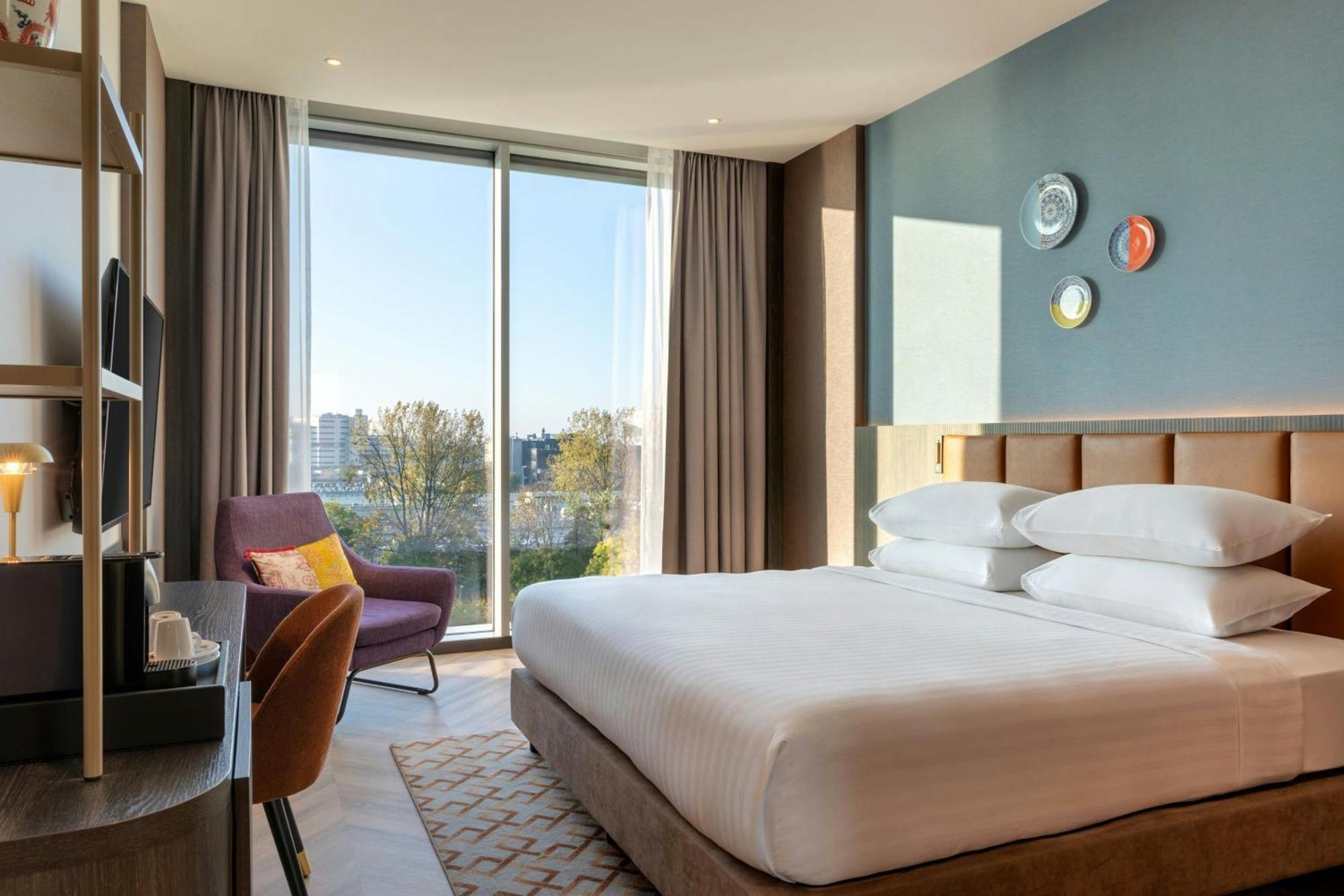 Corendon New-west, A Tribute Portfolio Amsterdam