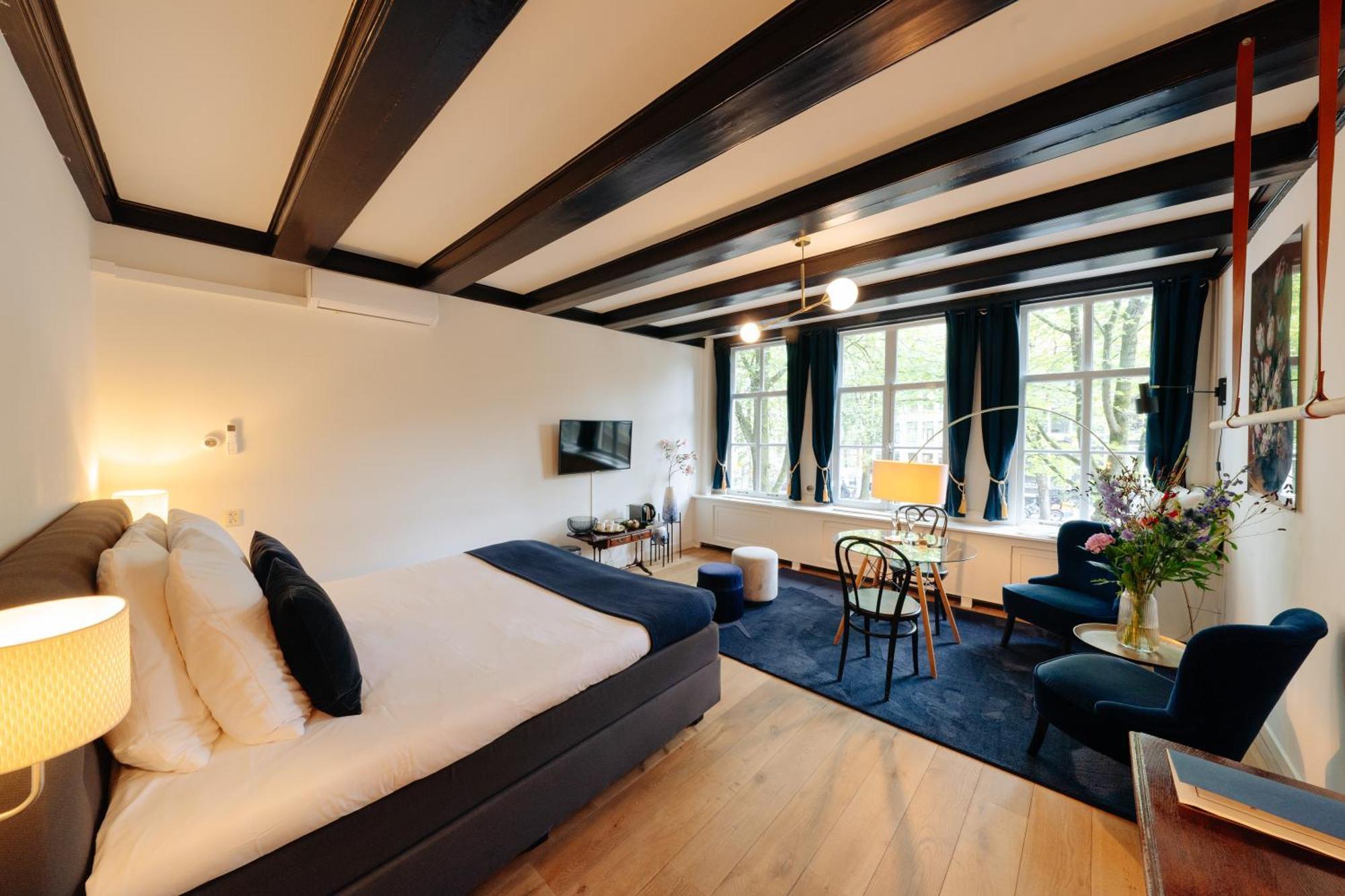 Guest house 1637: Historic Canal View Amsterdam