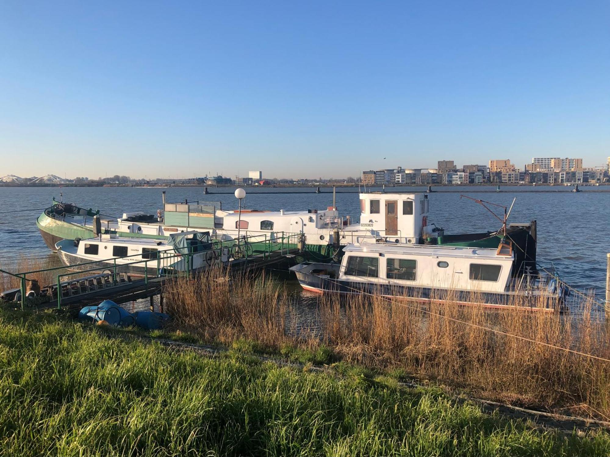 Bed & Breakfast Floating *