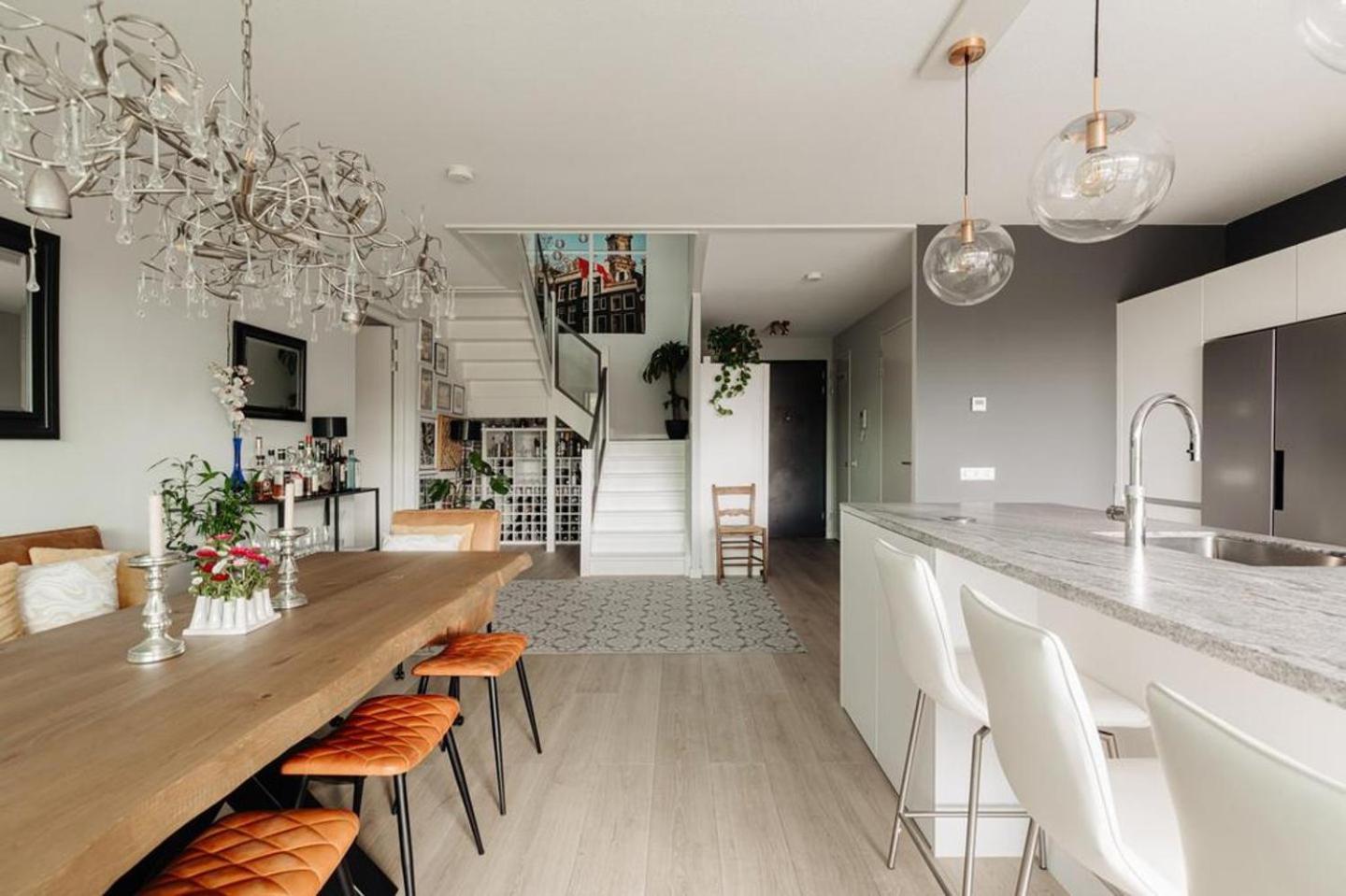 Modern And Cozy In The Heart Of Apartment
