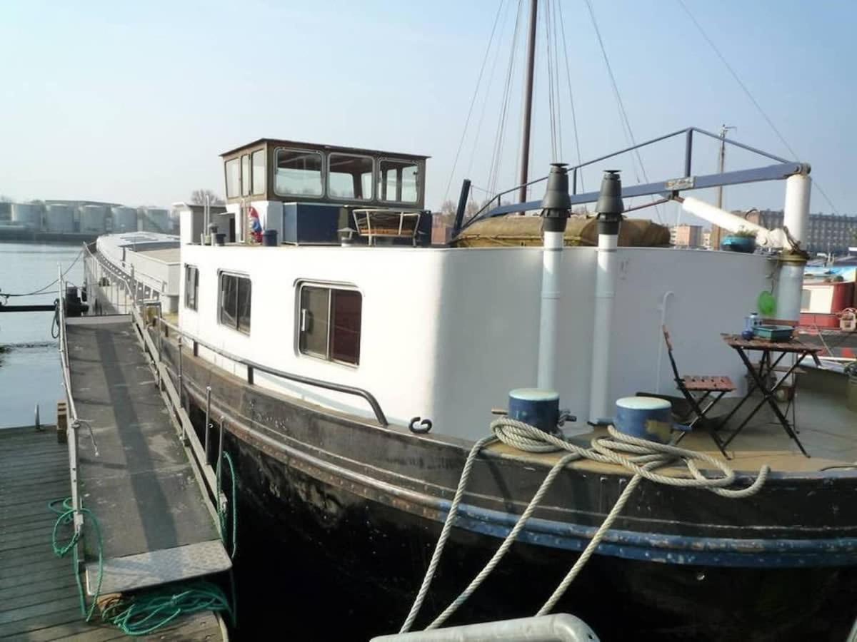 Houseboat Captain's Quarters In Harbour Botel Amsterdam