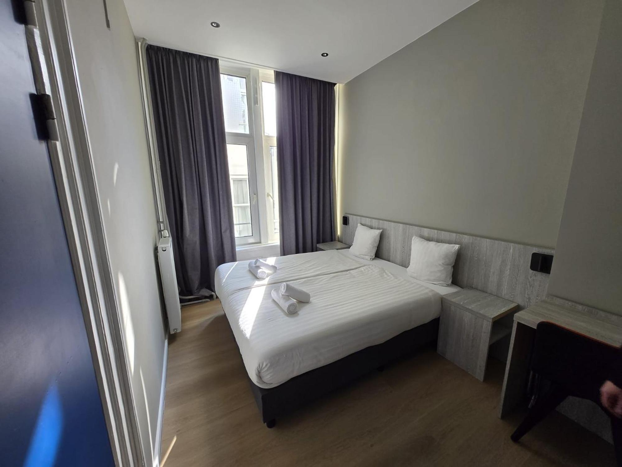 Crown * Amsterdam