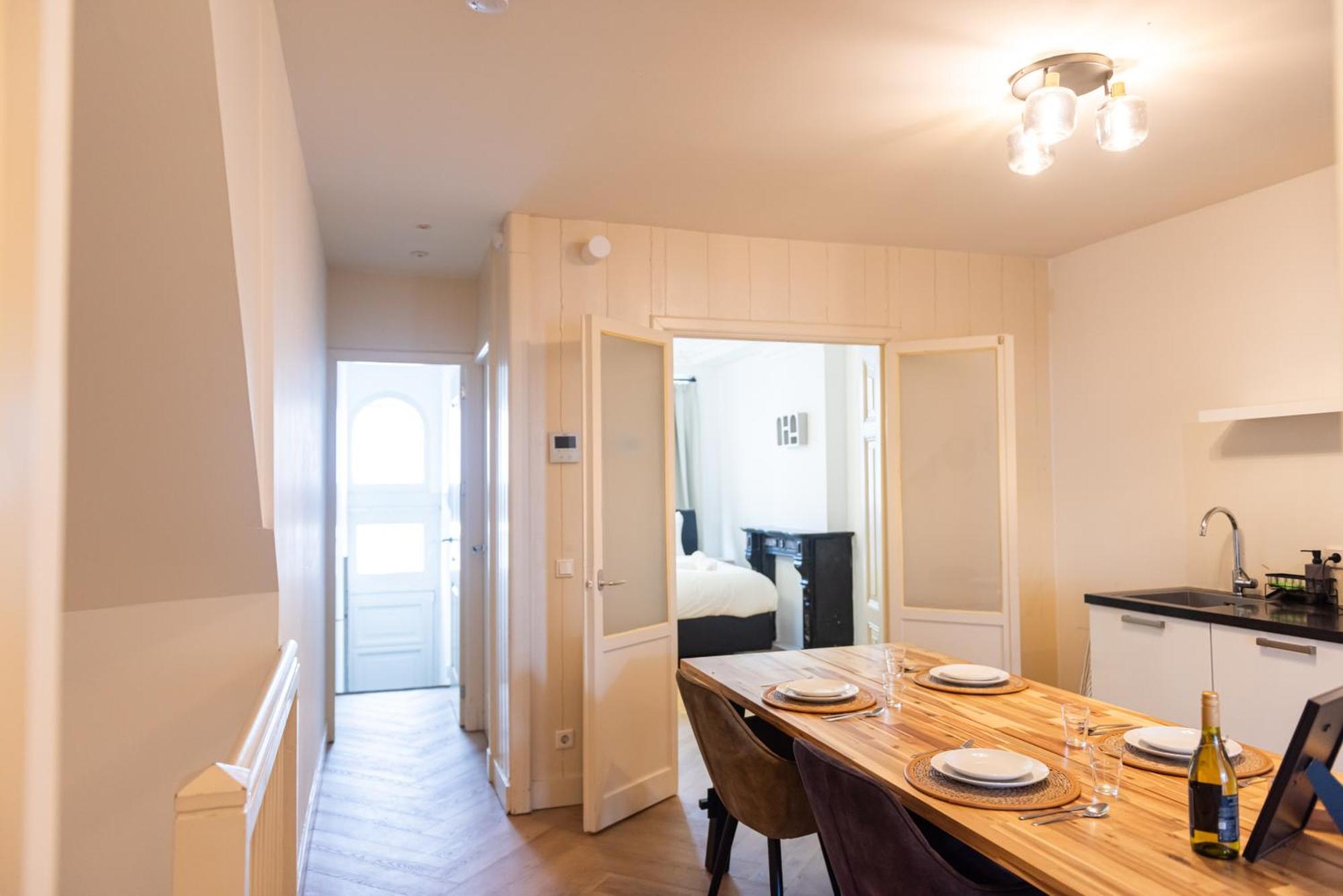 Historic Canal House Apartment