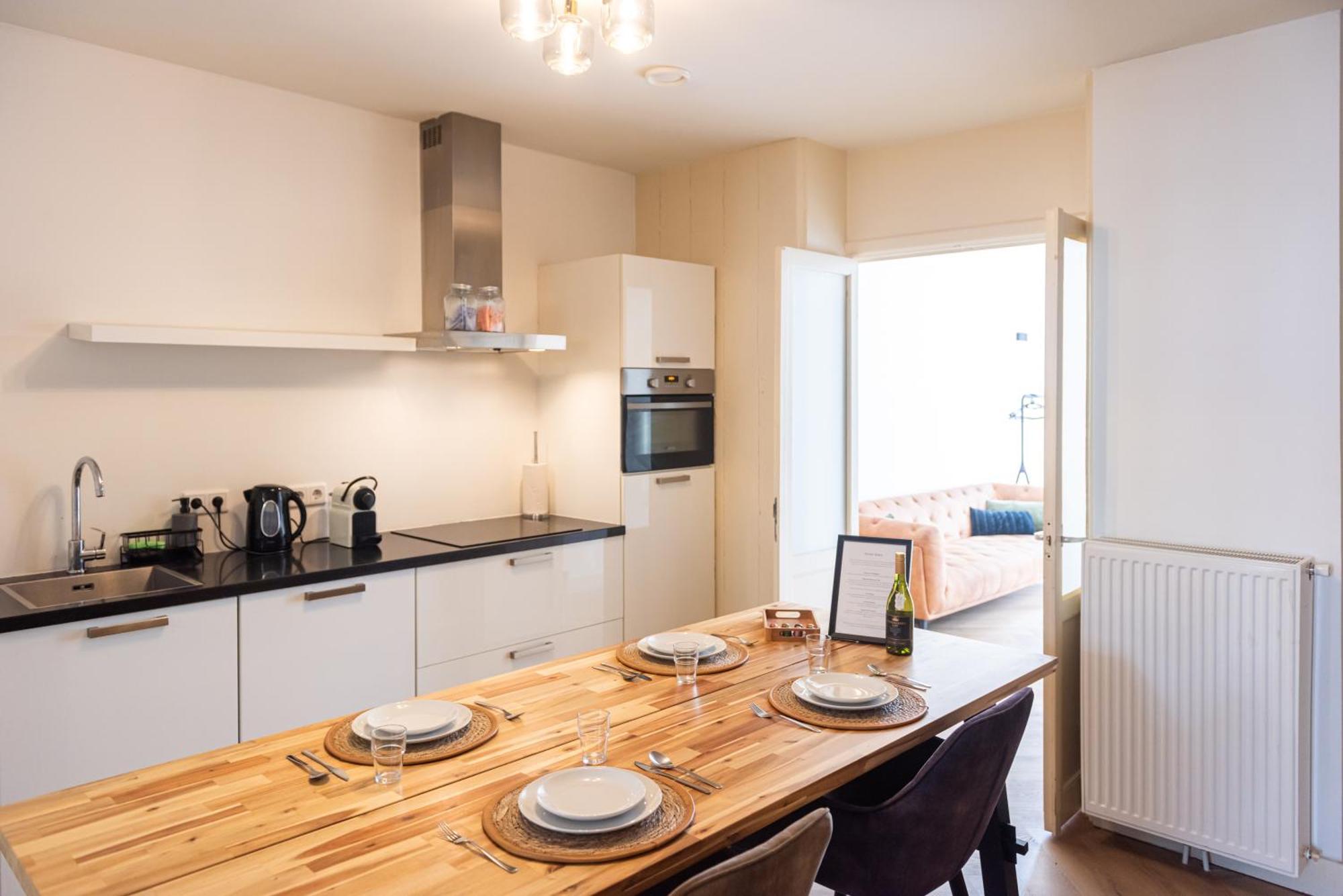 Historic Canal House Apartment *