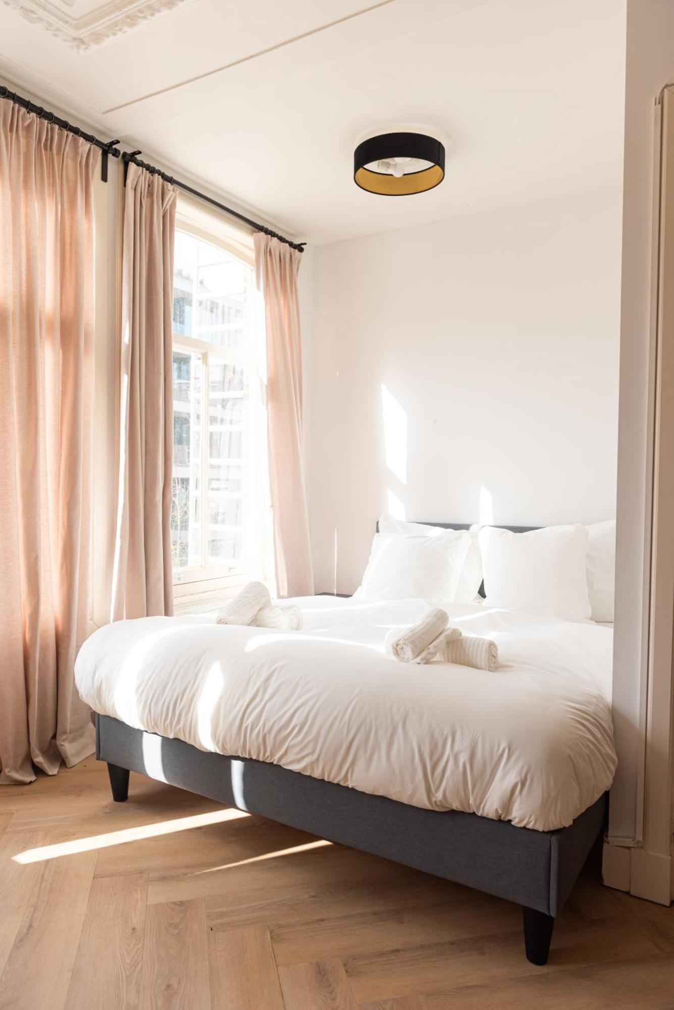 Historic Canal House Apartment *